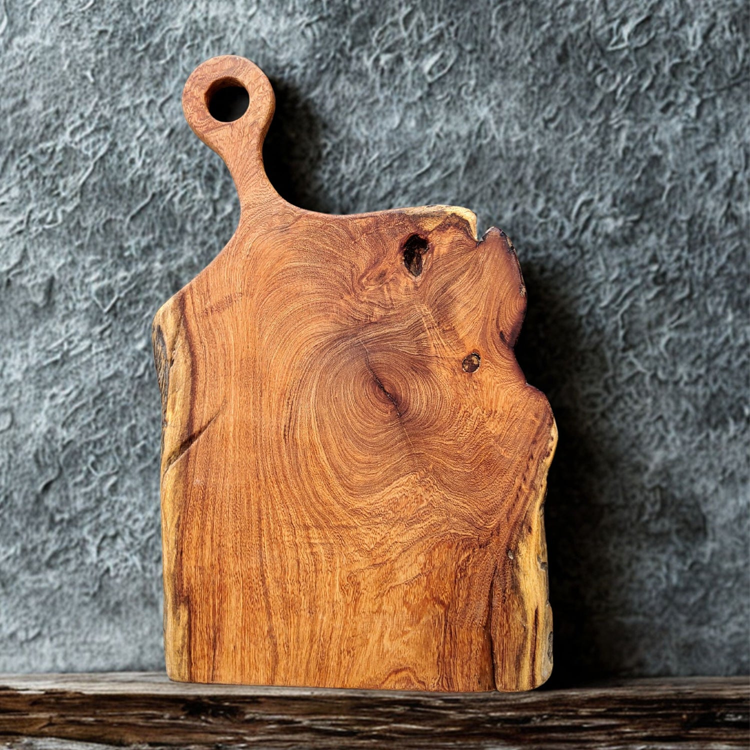 Rustic Handcrafted Wooden Cutting & Serving Board - Vinna Home & Kitchen